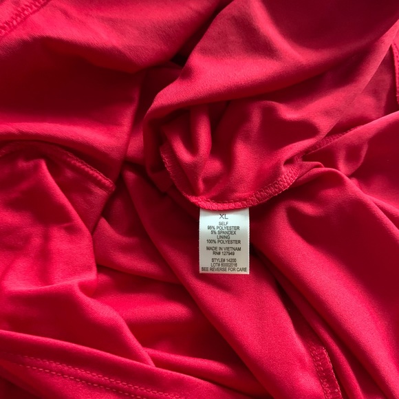 Red sleeveless dress with gold chain neck - Picture 6 of 6